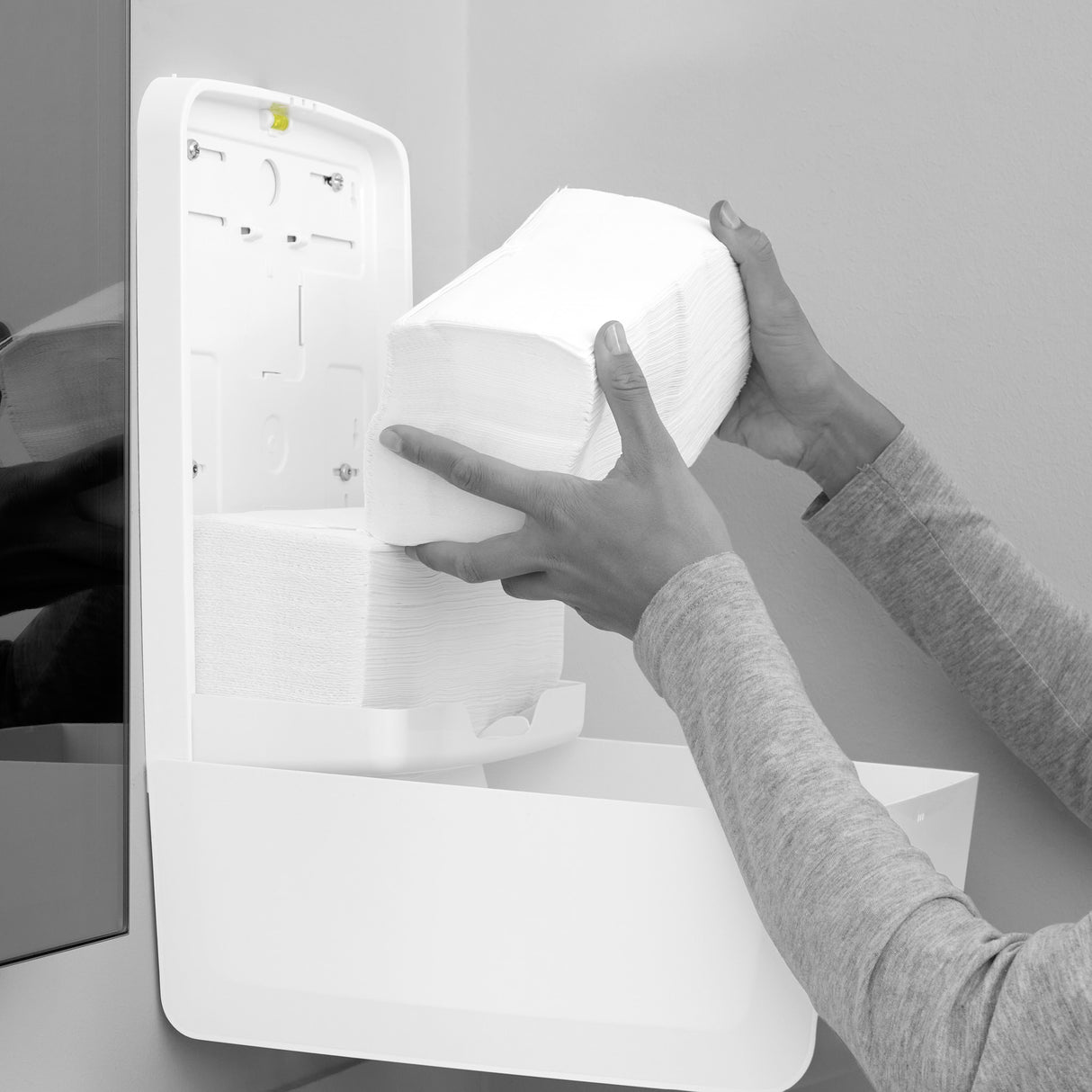 CLEAR+ Falthandtuchspender